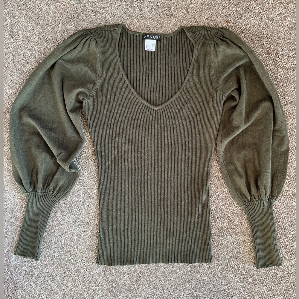 Venus sweater, like new!